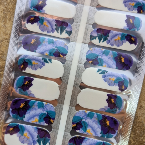 5 for $15 Nail Wrap - Bed of Flowers - Picture 2 of 3